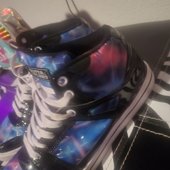 💕So Bright Gotta Flurt Sneaks! - Picture 3 of 4